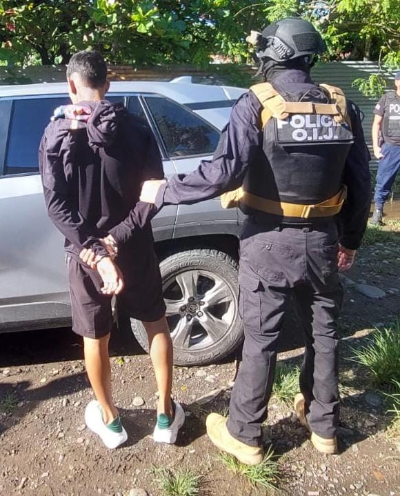 Un joven de apellidos Bermúdez Amador, de 19 años, fue capturado por el OIJ al ser sospechoso del homicidio de una comerciante identificada como Isabel Álvarez Calderón, de 36 años. Foto: OIJ