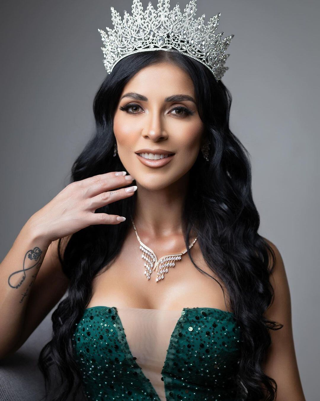 Fabiola Mora, hermana de Melissa Mora, representará al país en el Mrs. Universe 2024, el 2 de octubre en Corea del Sur.
