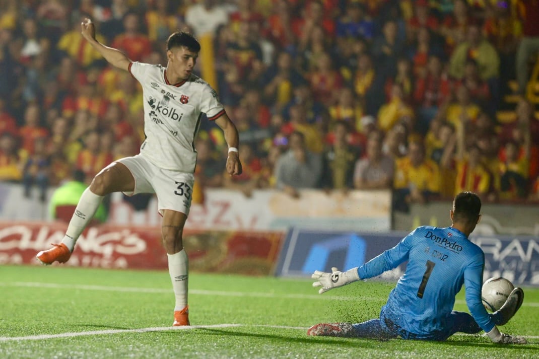 30/04/2024, Heredia, Santa Bárbara, partido de la jornada 20 del torneo de clausura 2024 entre el Club Sport Herediano y Liga Deportiva Alajuelense.