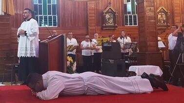 Los diáconos son los servidores humildes al servicio del pueblo