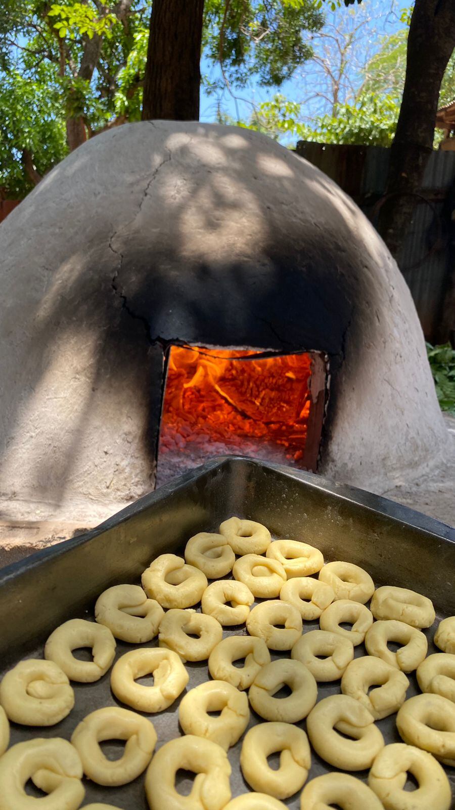 Para Semana Santa, nunca faltan dos cosas en la mesa de doña Lidiette Vásquez Contreras: el rosario y las rosquillas que le recuerdan sus tiempos de güila cuando su madre, doña Eva Contreras, mandaba a pelar las mazorcas de maíz, en playa Potrero de Santa Cruz de Guanacaste