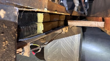 OIJ de Liberia encuentra carro en Bagaces que ocultaba este montón de kilos de cocaína