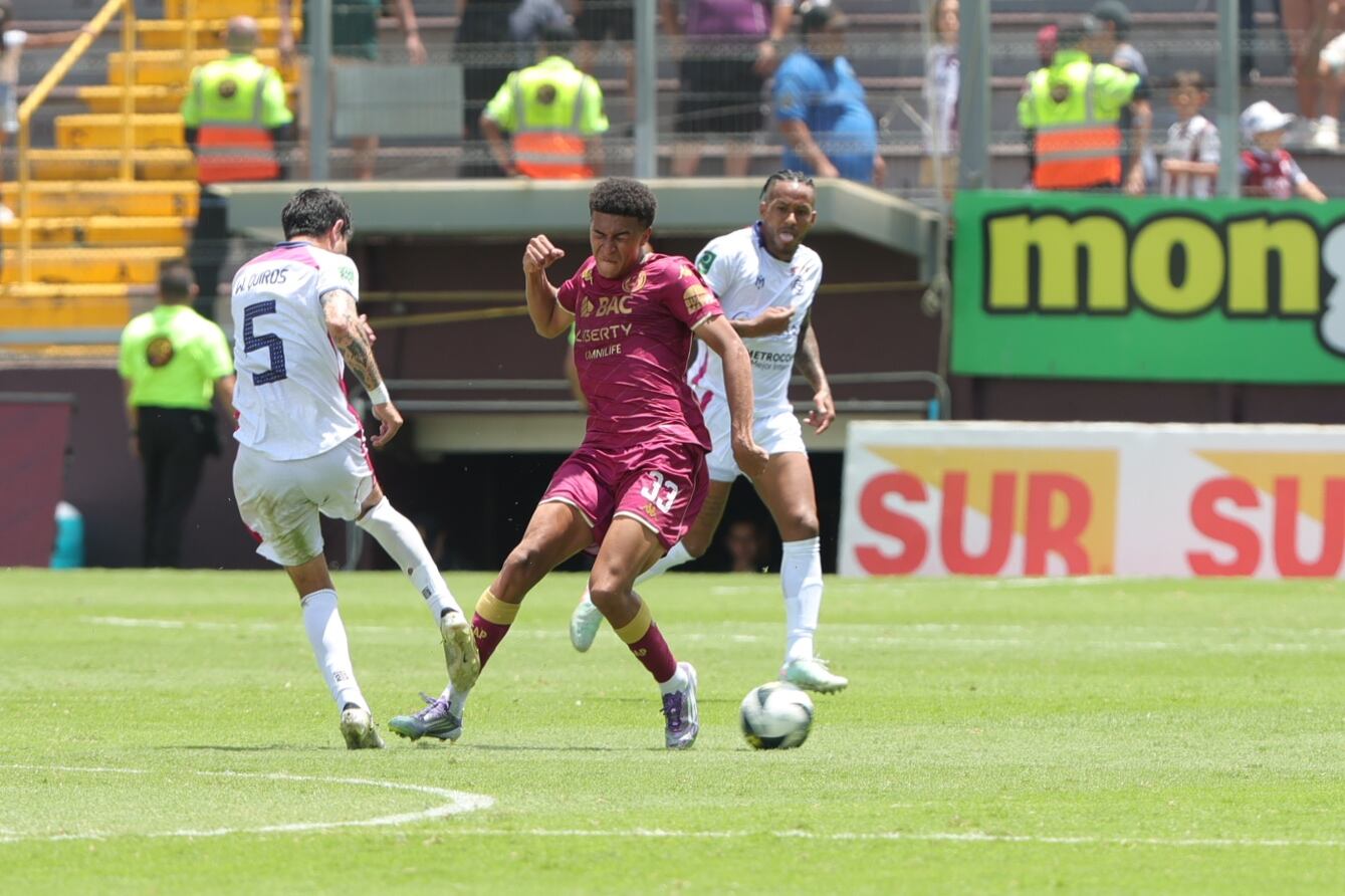 14/09/2025/ juego entre Deportivo Saprissa vs Guadalupe en el estadio Ricardo Saprissa / foto John Durán