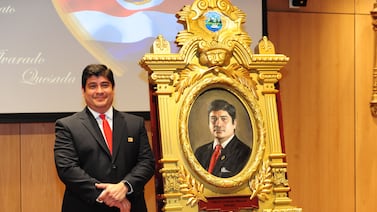 Carlos Alvarado inmortalizó en su retrato dos detalles únicos que marcan su vida