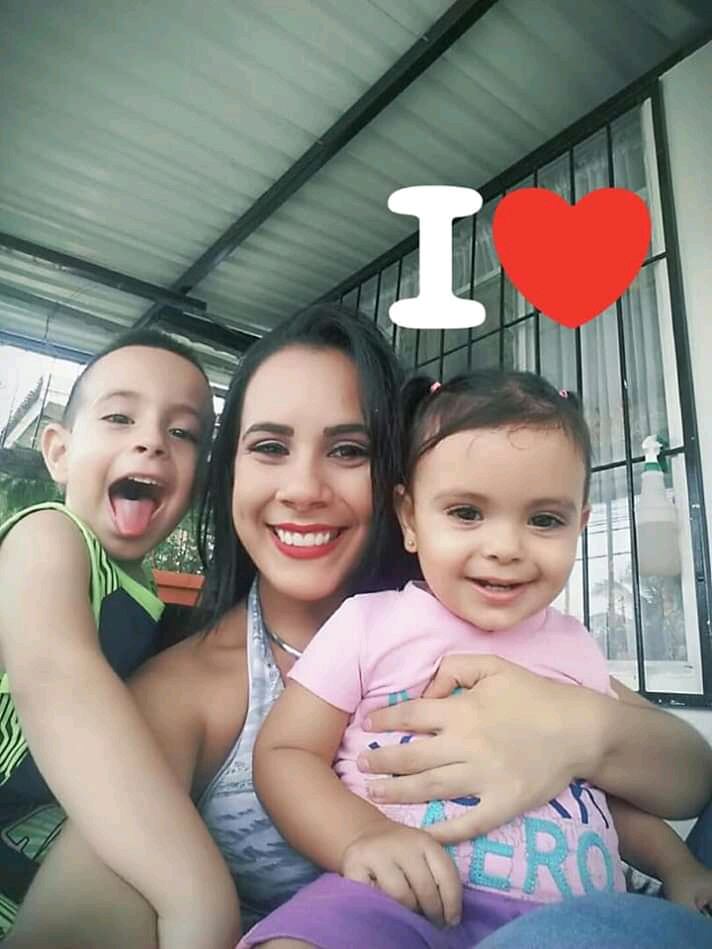 Joven de 23 años y sus dos hijos de 5 y 2 años sobreviven a choque entre taxi y patrulla de Policía Penitenciaria. Foto Reyner Montero