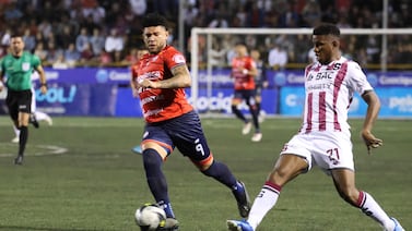 Fidel Escobar sonríe porque recibió una noticia que cambiará su vida para siempre