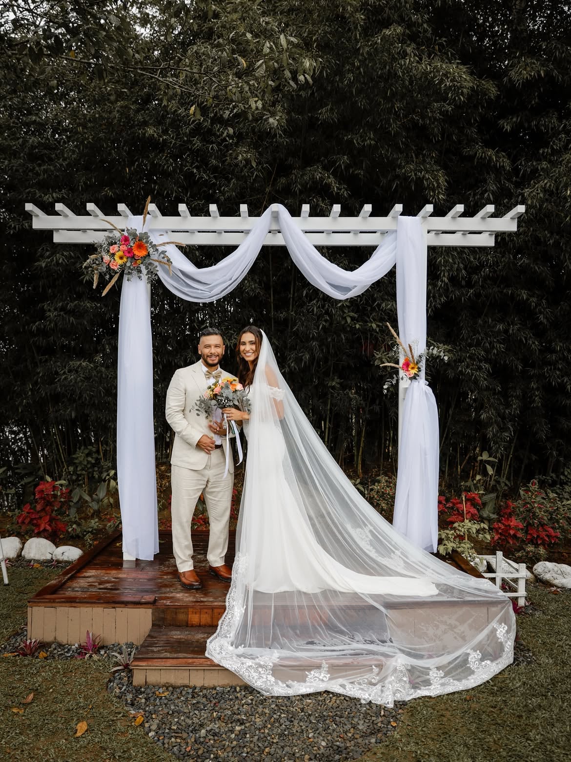 Alonso Solís y su esposa Lillibeth González en su boda 29 de agosto de 2026