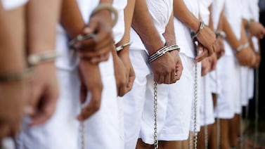 Polémica en El Salvador: ONG denuncia 500 muertes de reos debido a medidas de Bukele