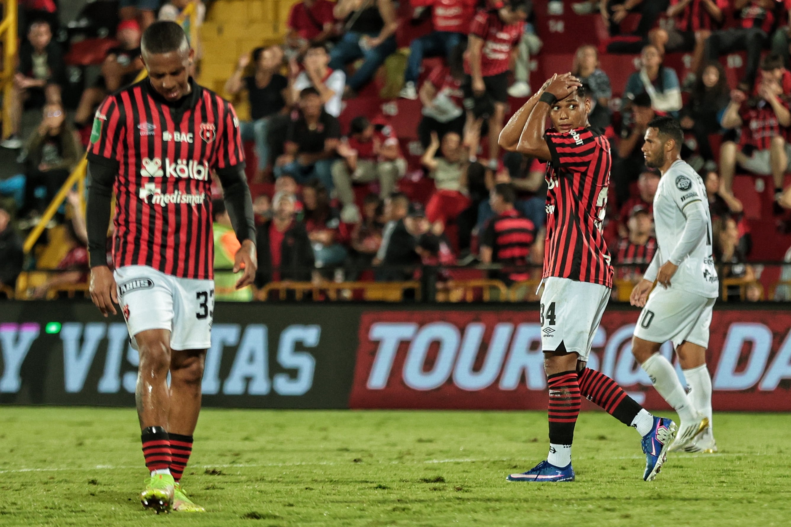 15/02/2025/ Juego entre Liga Deportiva Alajuelense vs Sporting FC en el estadio Alejandro Morera Soto / foto John Durán