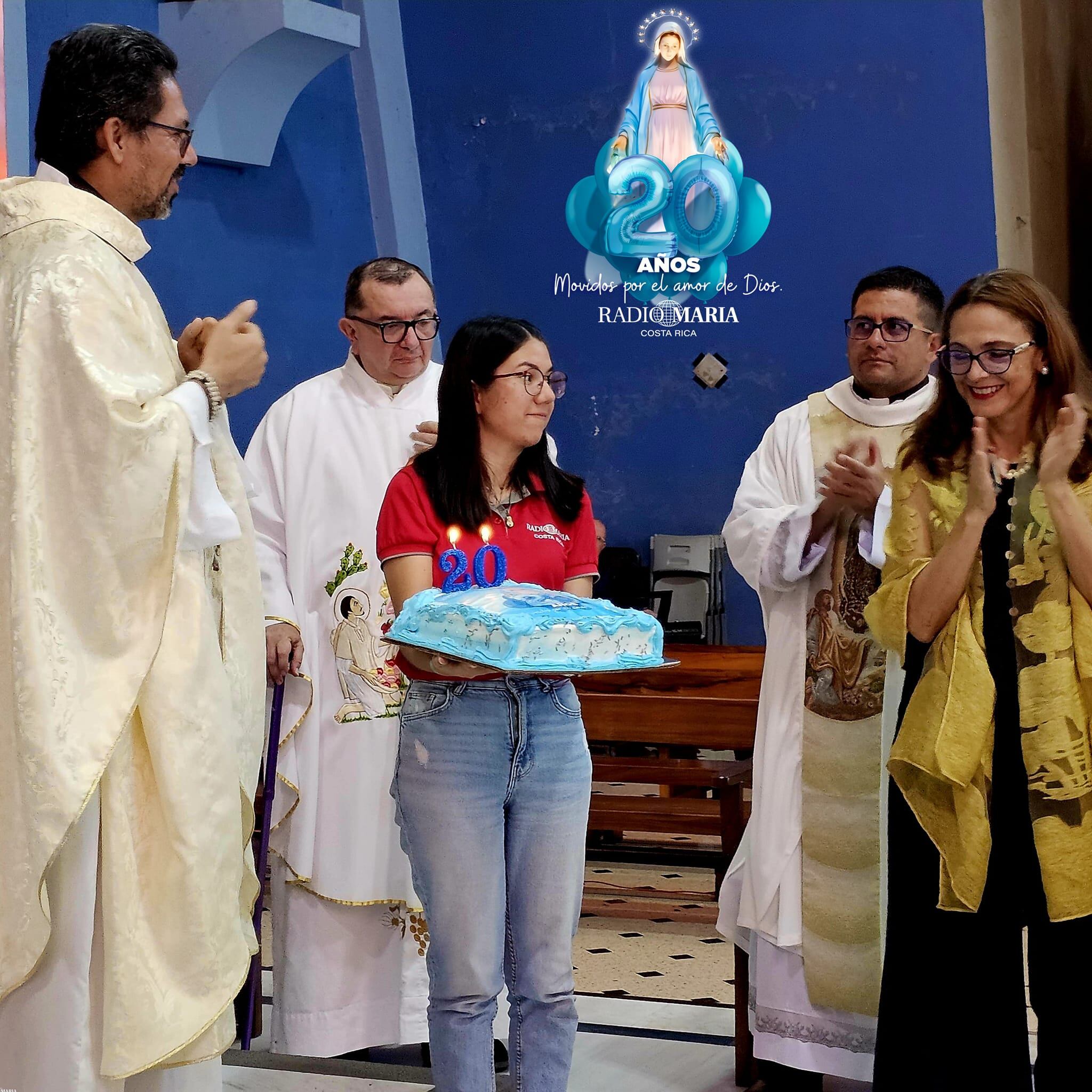 Laura Porras es locutora de Radio María Costa Rica, emisora que este año celebra 20 años de estar al aire en el país.