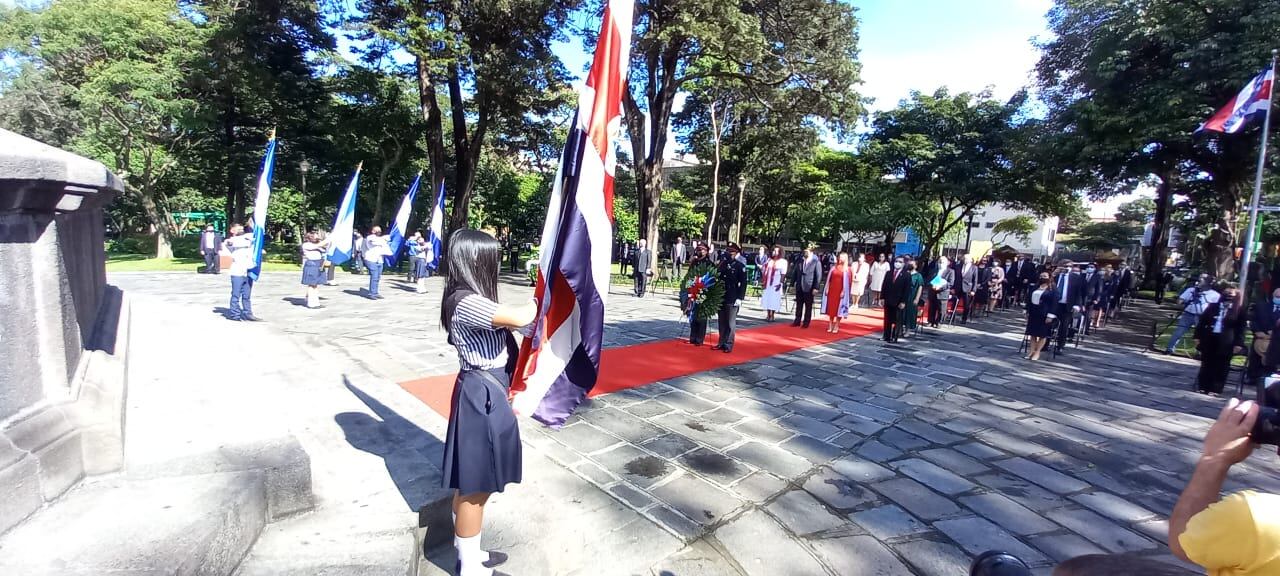 Camila Barrios Valentín, del Colegio Superior de Señoritas, estuvo en el acto del Parque Nacional el 15 de setiembre del 2021