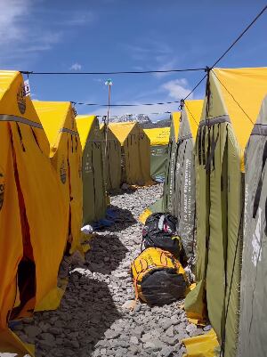 Deportista Daniel Vargas en su travesía por el Everest 2024..