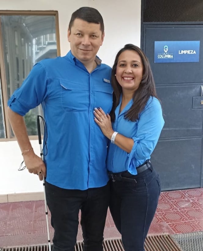 El exdiputado y abogado Óscar López y su prometida, la doctora Jessie Montes de Oca.v