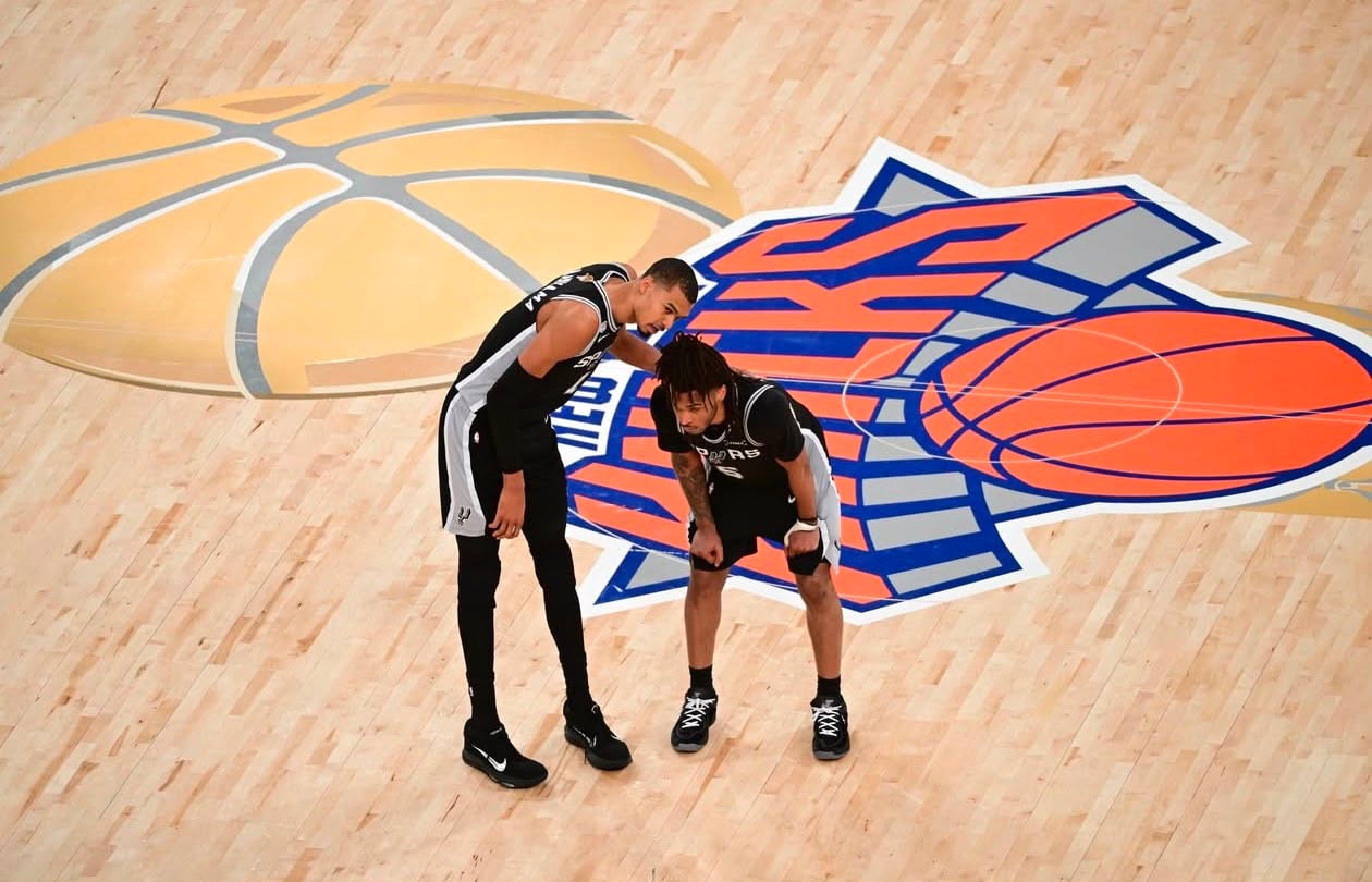 Victor Wembanyama y Stephon Castle en el Madison Square Garden de Nueva York, en el tercer partido de las Finales.