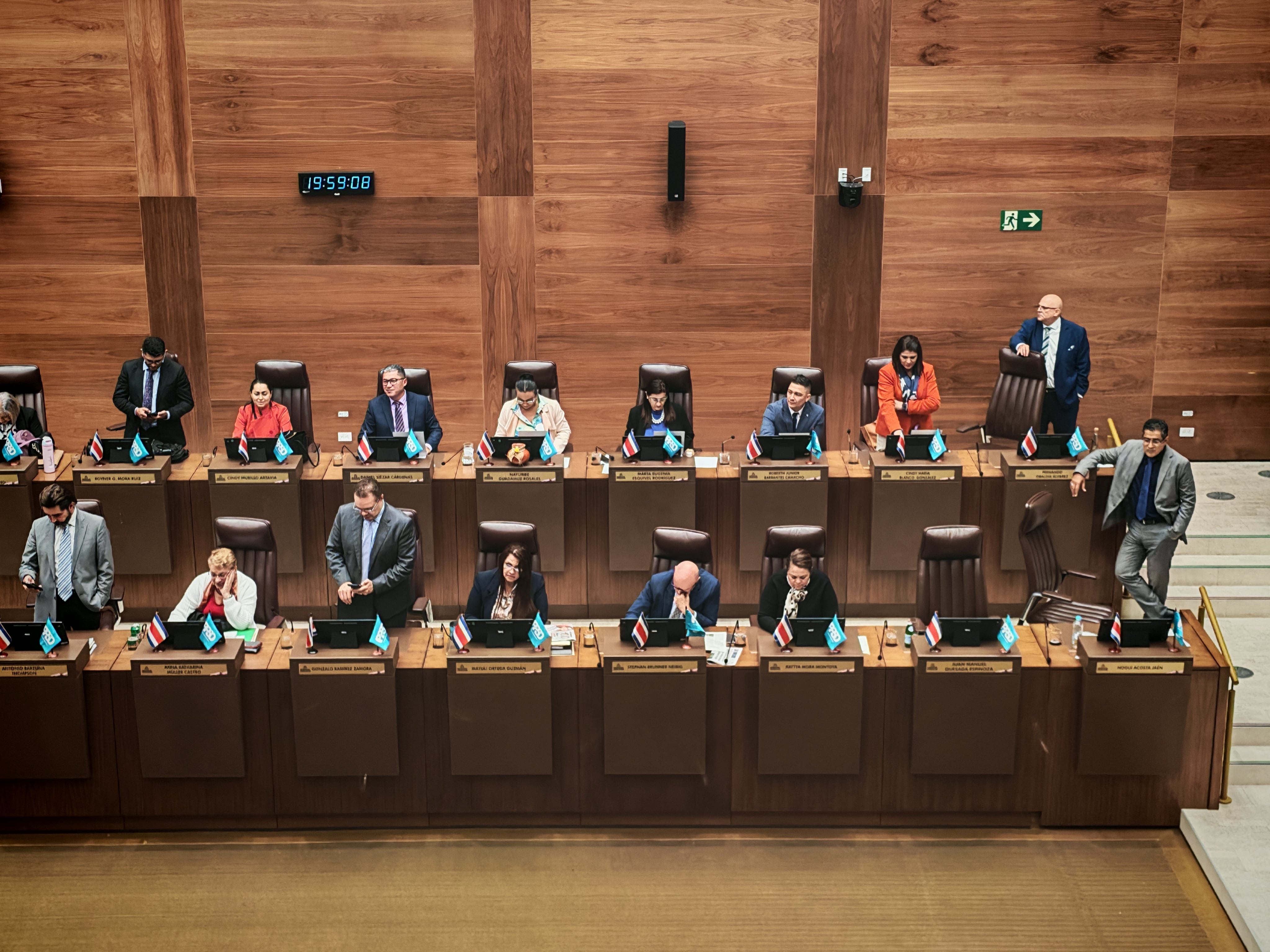 Diputados en el plenario legislativo