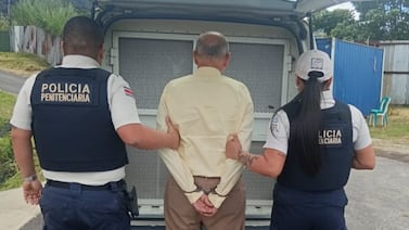 Conocido exdiputado es detenido como sospechoso de intentar ingresar algo prohibido a cárcel de mujeres