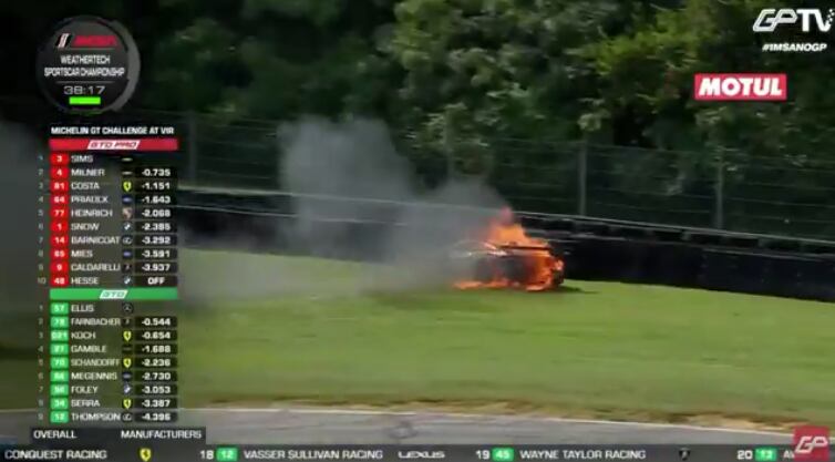 El piloto Danny Formal se llevó el susto de su vida, cuando se incendió su carro, el sábado anterior, durante una carrera que se llevó a cabo en Estados Unidos. Captura de pantalla.