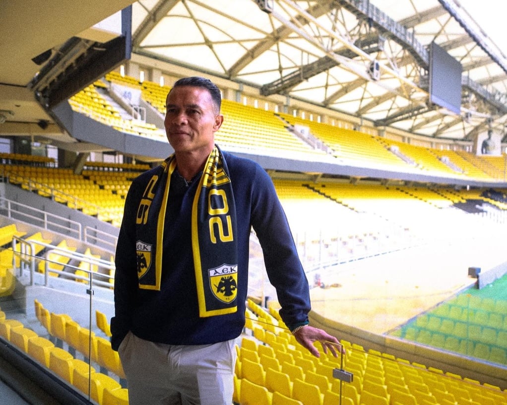 Wálter Centeno visitó al AEK en su nuevo estadio este martes.