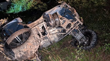 Aparatoso choque entre carro y cuadraciclo cobra la vida de un hombre