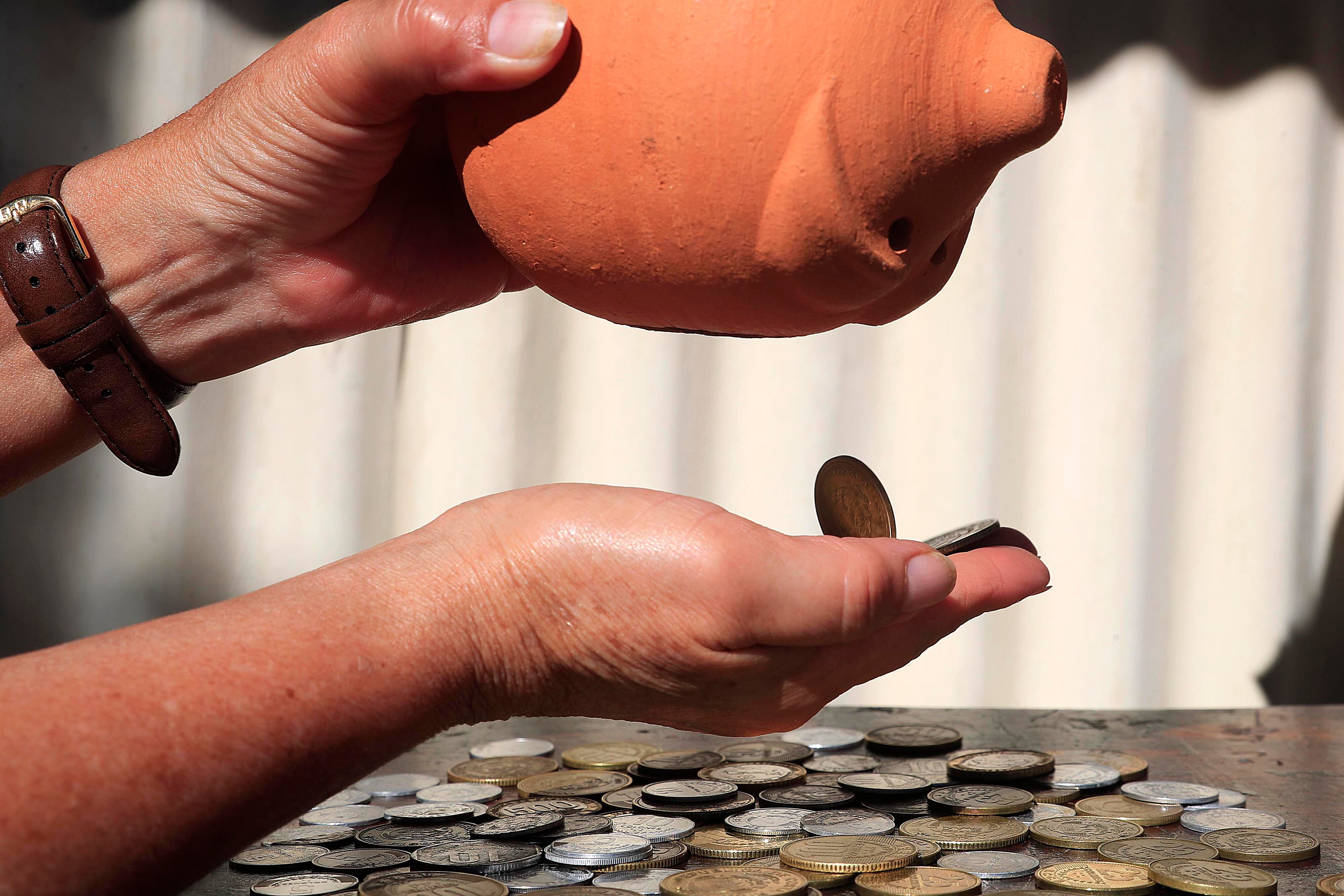 02/01/2024     Fotografías conceptuales para temas: Dinero; Ahorro; Pensión; Pensiones; Plan de retiro; Fondos del ROP; Presupuestos; Operadoras de pensiones; Retiro; Fondos de pensión; Inversión; Monedas; Alcancía; Negocios; Dinero en efectivo; IVM; Colones; Plata; Hacienda; Jubilación; Capital; Finanzas; Gasto; Economía y finanzas; Riqueza. Foto: Rafael Pacheco Granados