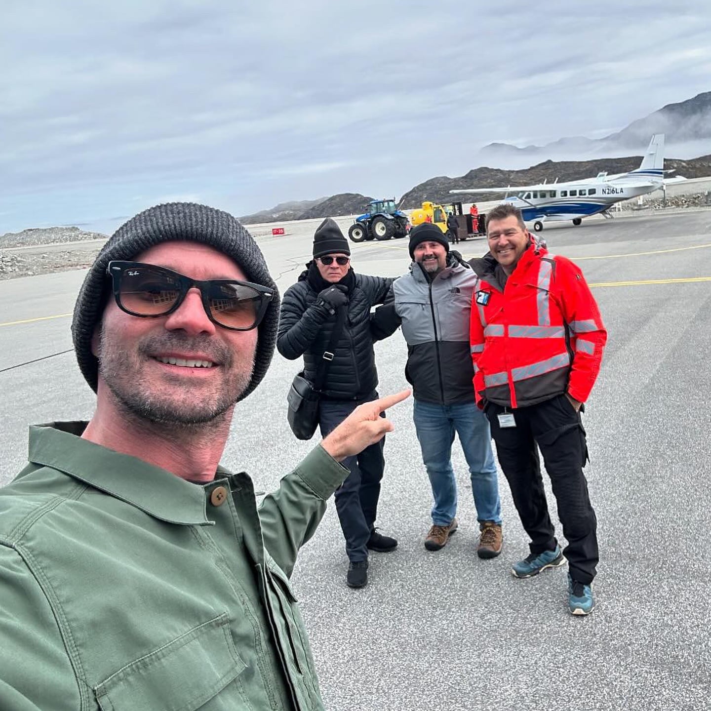 Cuatro ticos hacen histórico y peligroso vuelo desde Inglaterra hasta San José. El equipo salió desde el pasado viernes 23 de agosto y esperan llegar a Costa Rica el próximo jueves 29 de agosto. Los ticos que viven la travesía son: los capitanes Álvaro Chavarría (director general), Everardo Carmona Estrada (padre) y Everardo Carmona Rojas (hijo) y el director de Mantenimiento, Ricardo Umaña Corrales.