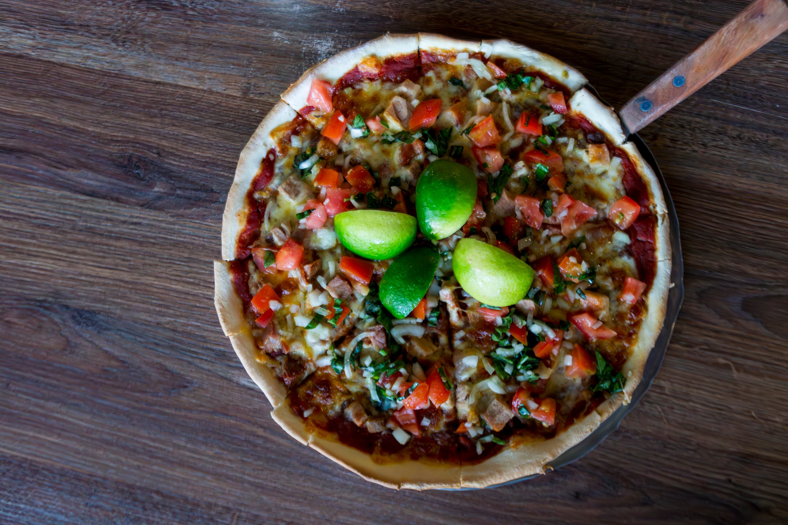 11/01/2024, San José, Granadilla Norte, entrevista al dueño de Piza House Jeffry Alvarez para la sección Tiempo Libre de La Teja.