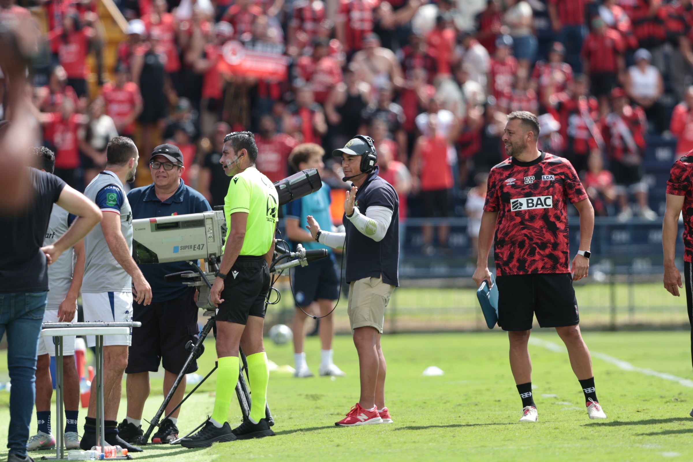 30/11/2025/ Juego entre Club Sport Cartagines vs Liga Deportiva Alajuelense por la fecha 17 del torneo apertura de l Liga Promerica en el estadio Fello Meza / foto John Durán