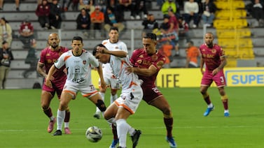 Sebastián Acuña revela el mensaje de Vladimir Quesada en el camerino tras la expulsión de Mariano Torres