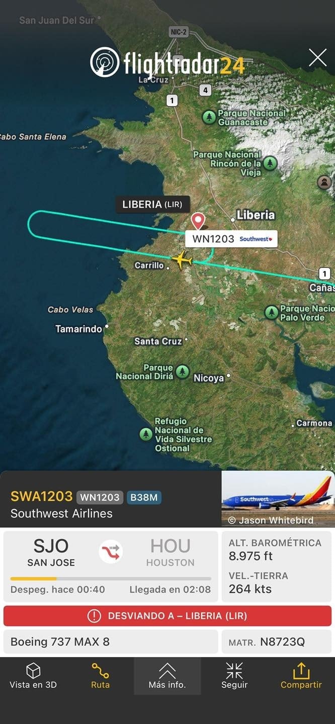 La aeronave reportó detonaciones en uno de sus motores tras salir de Costa Rica.