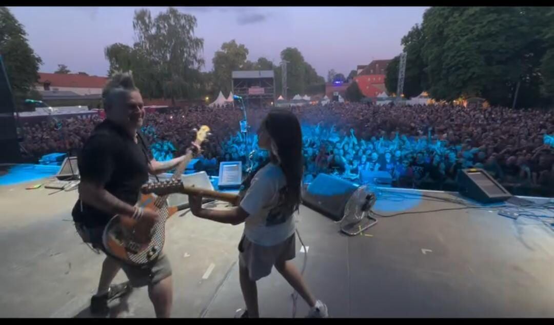 La hija de Laura Rodríguez se lució como las grandes en el concierto.