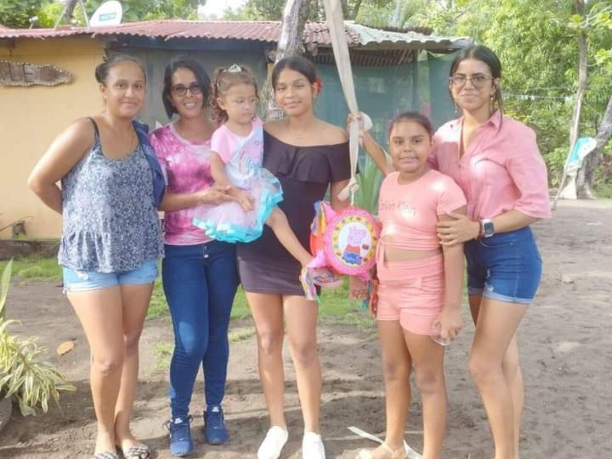 Chana ha trabajado muy duro los últimos 19 años para sacar adelante a sus fijas, pese a los malos momentos. Foto: Cortesía.