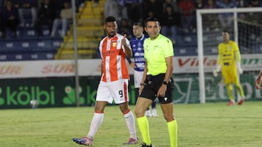Árbitros del juego entre Cartaginés y el Herediano la pasaron mal tras el partido por esto que denunciaron