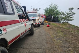 Vuelco de buseta desata enorme emergencia en Guanacaste: nueve personas fueron trasladadas