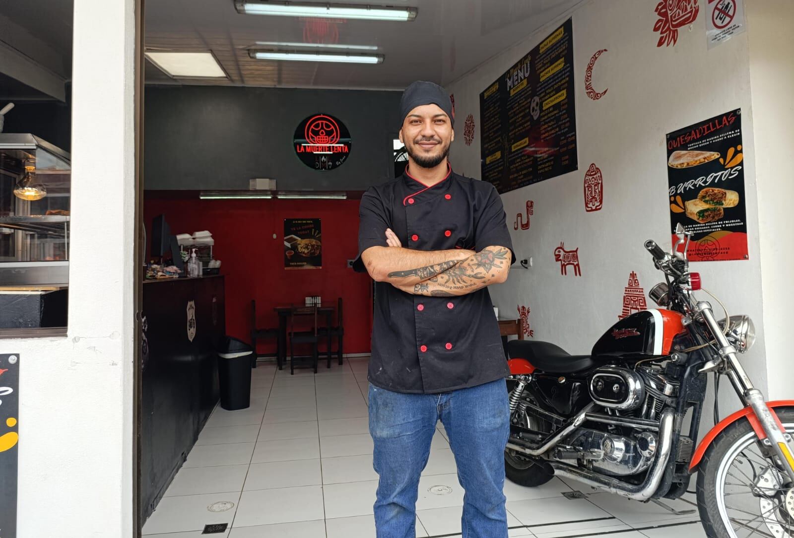 Jean está muy contento con su negocio.