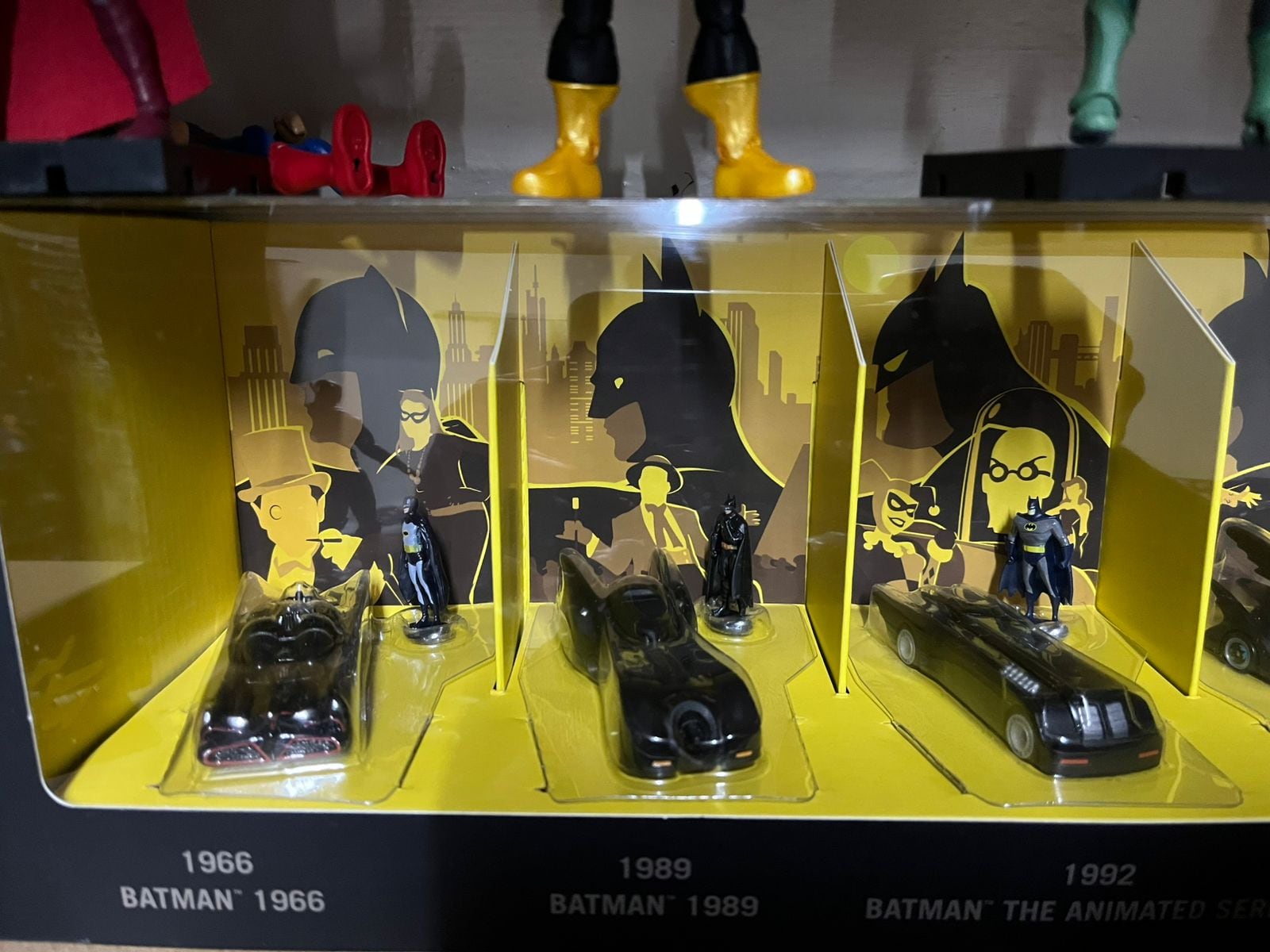 Las nuevas camisetas de Saprissa inspiradas en Batman son un éxito entre coleccionistas.