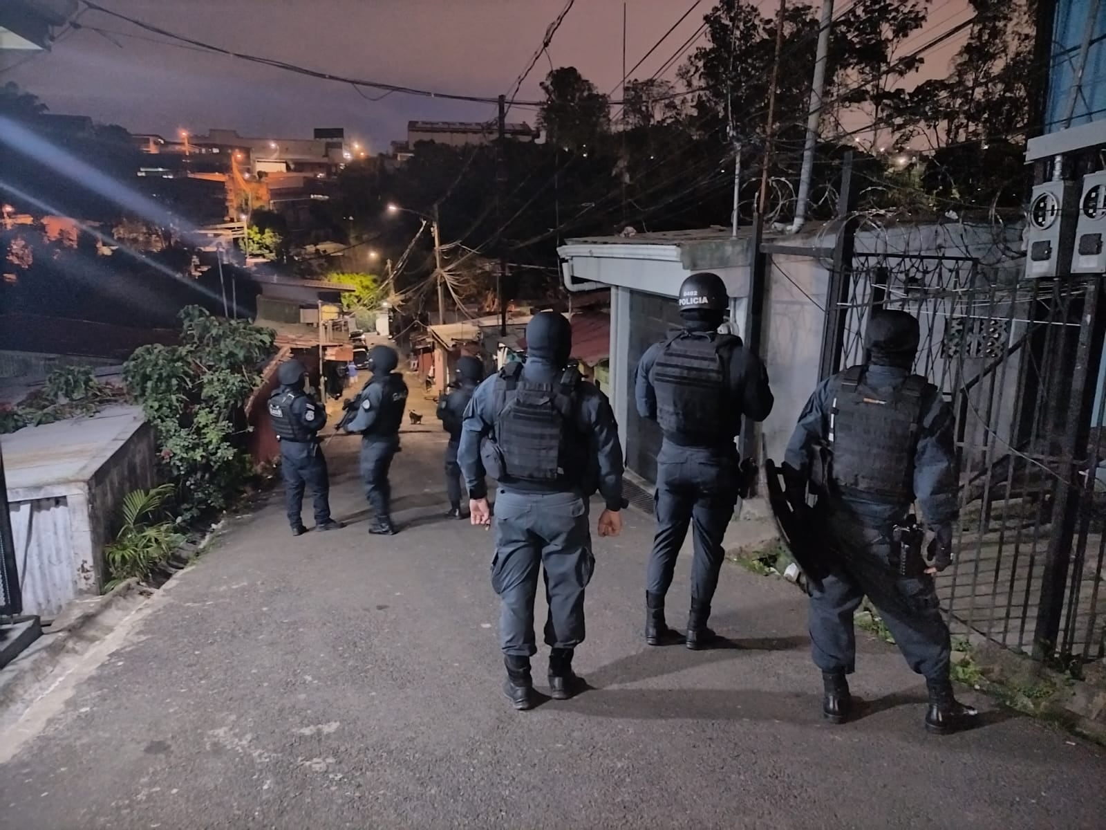 400 policías participaron en la Operación Tolerancia Cero, que pretende reducir la incidencia criminal en barrios del sur de San José.