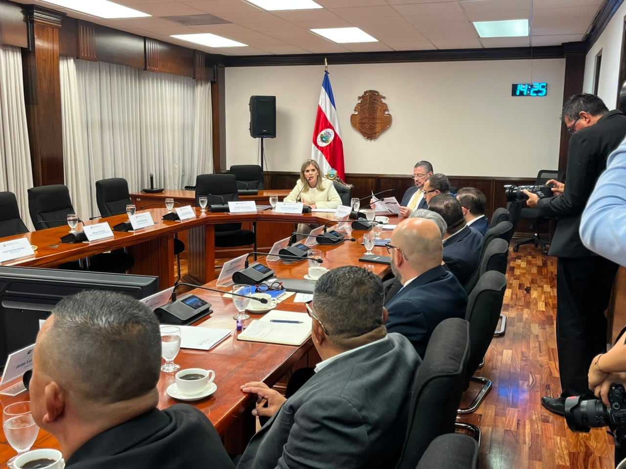 Primer Consejo de Seguridad de Laura Fernández