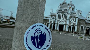Cartaginés rindió homenaje a su linda provincia en  aniversario y recibió respuesta de club inglés
