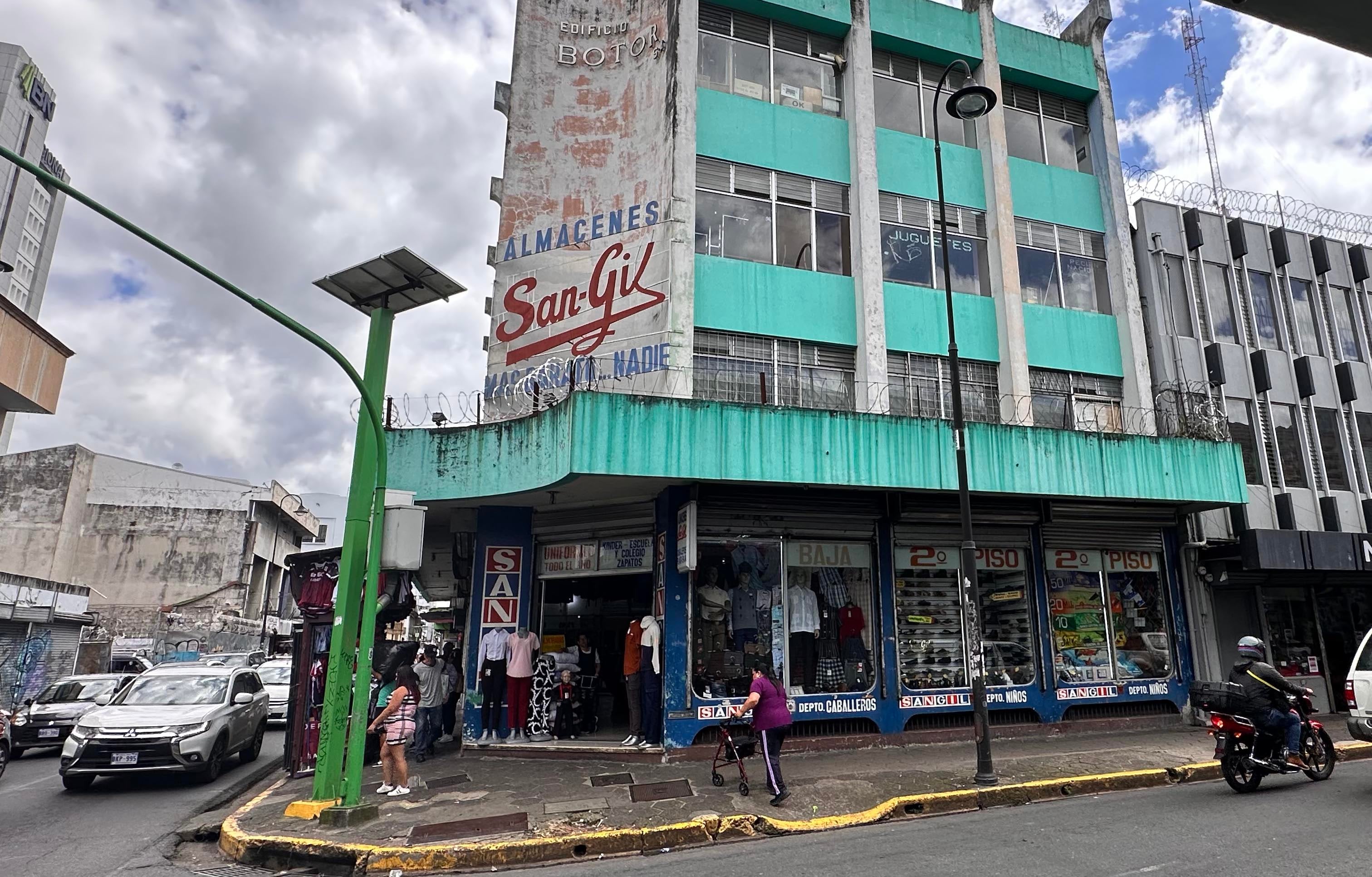 Almacenes y tienda  San Gil  en San José
