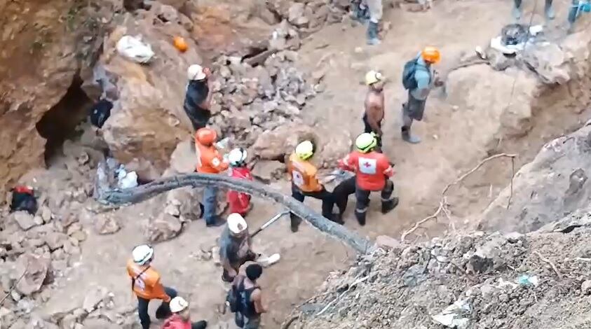 Búsqueda minero sepultado por deslizamiento en Abangares.