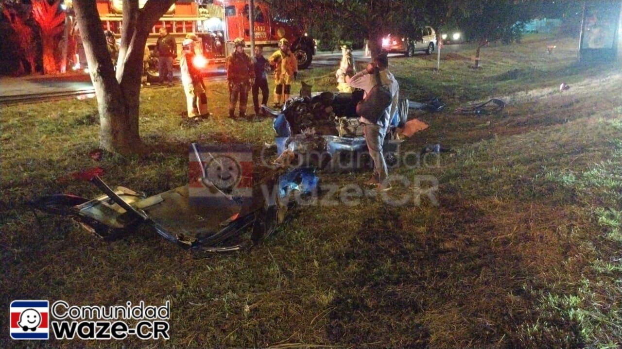 Choque en Tres Ríos deja una mujer fallecida y dos hombres heridos.