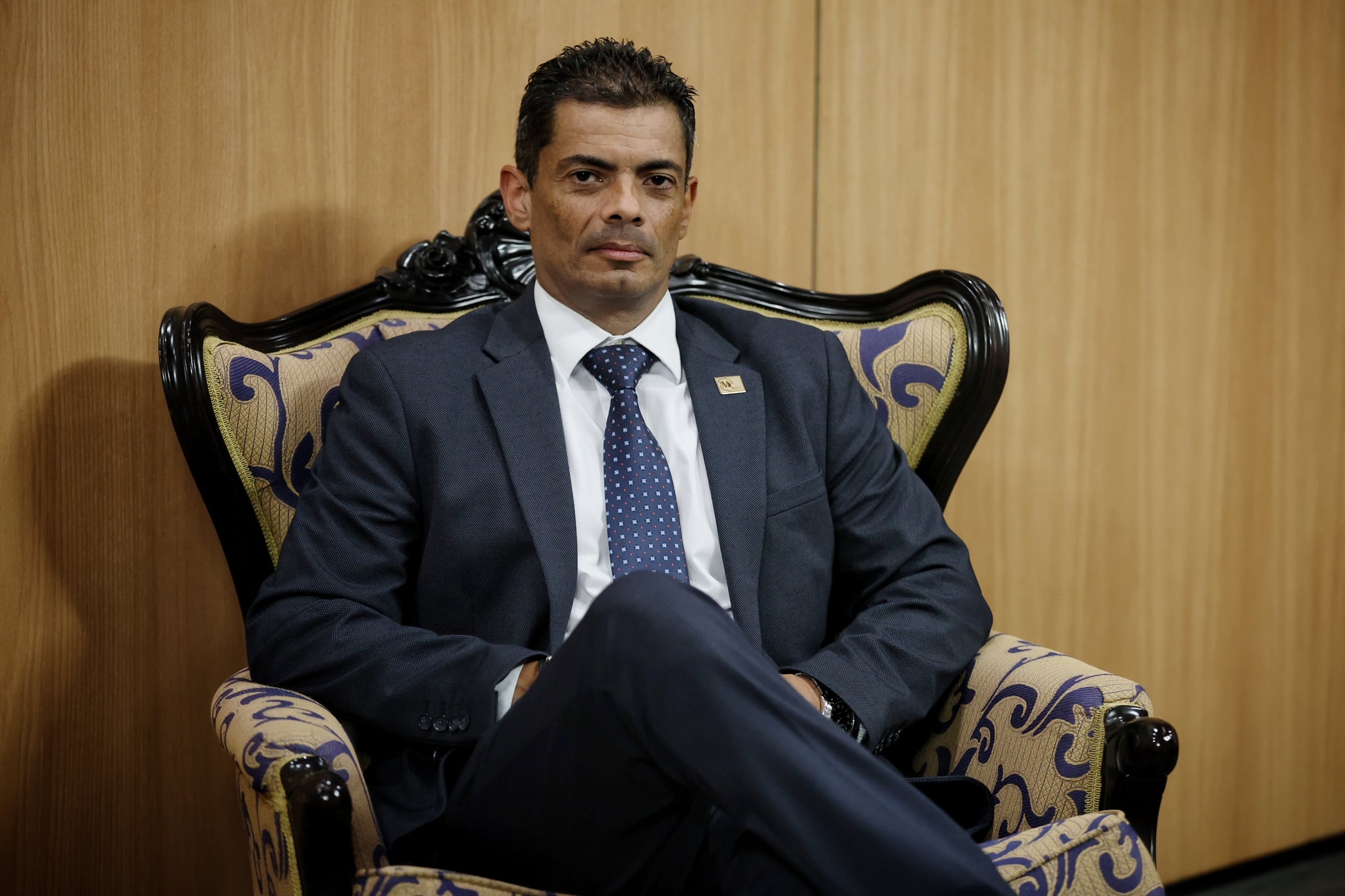 01/10/2024/ Retratos del Fiscal General Carlo Díaz par trabajo de la REVISTA DOMINICAL / Foto John Durán