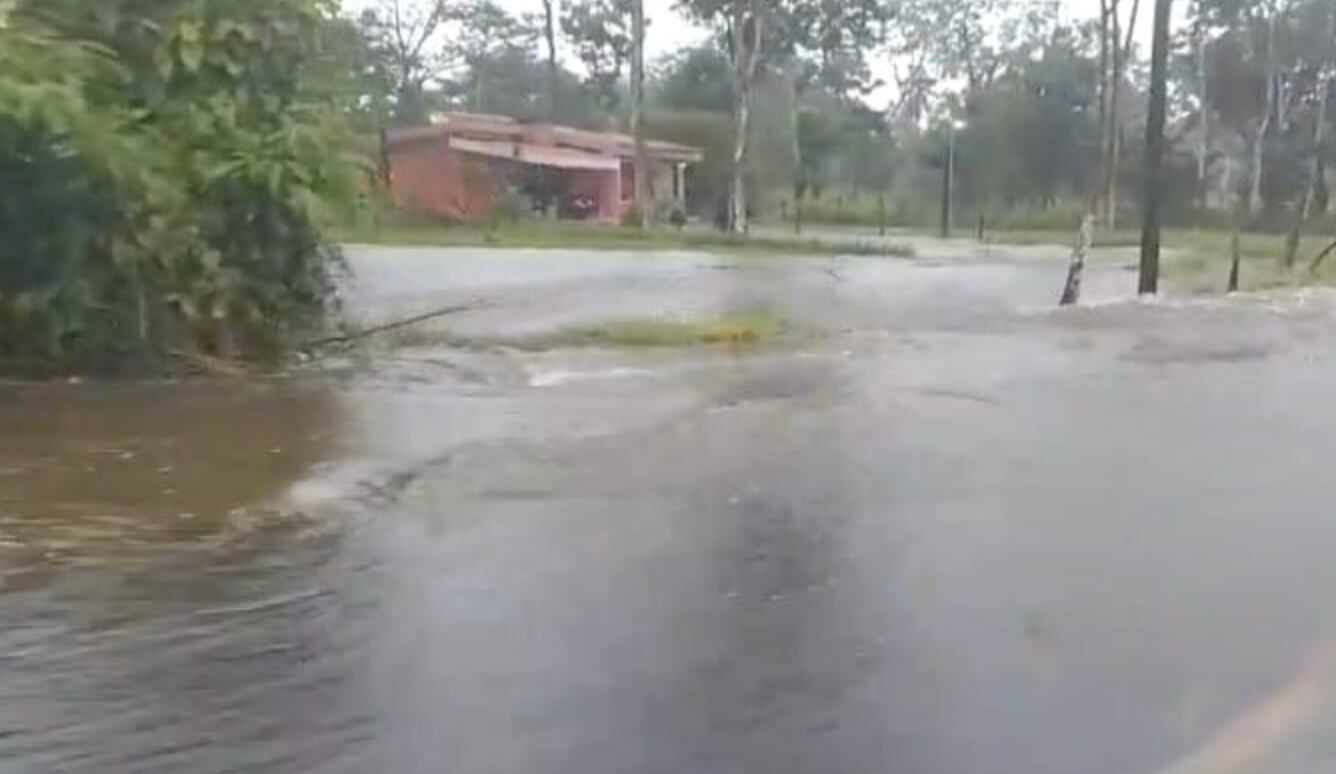 La Comisión Nacional de Emergencias (CNE) reportó, la tarde de este marte, inundaciones en los cantones de Sarchí y Naranjo, en la provincia de Alajuela.