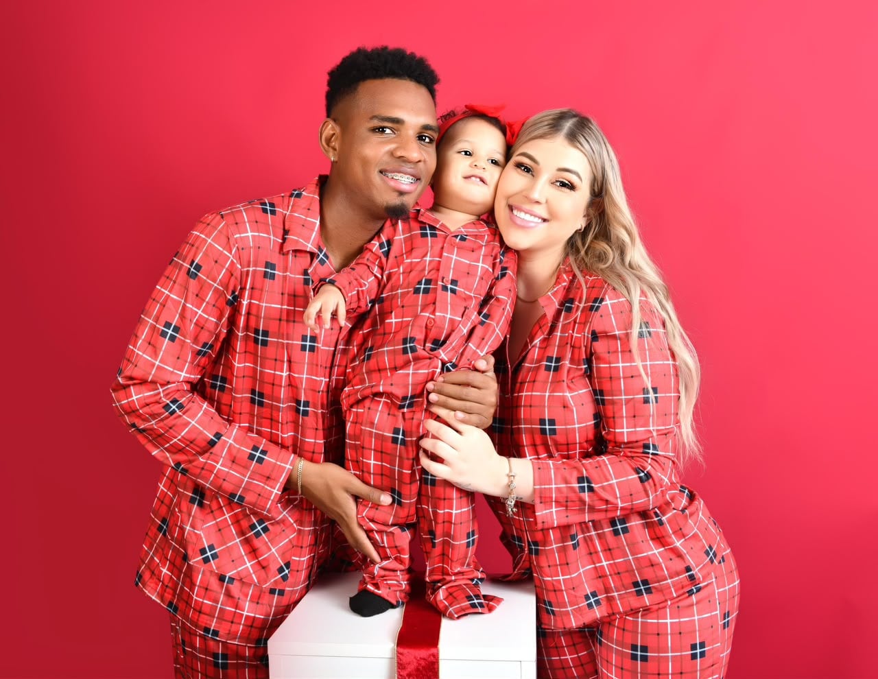 Nicole y Orlando con la bebé.