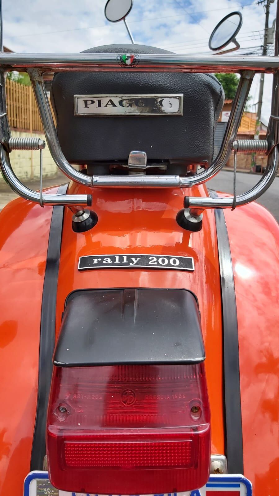 Una Vespa Rally 200 centímetros cúbicos de 1978 es la pasión y el amor eterno de don Óscar Miranda Bogarín quien tiene 69 años.