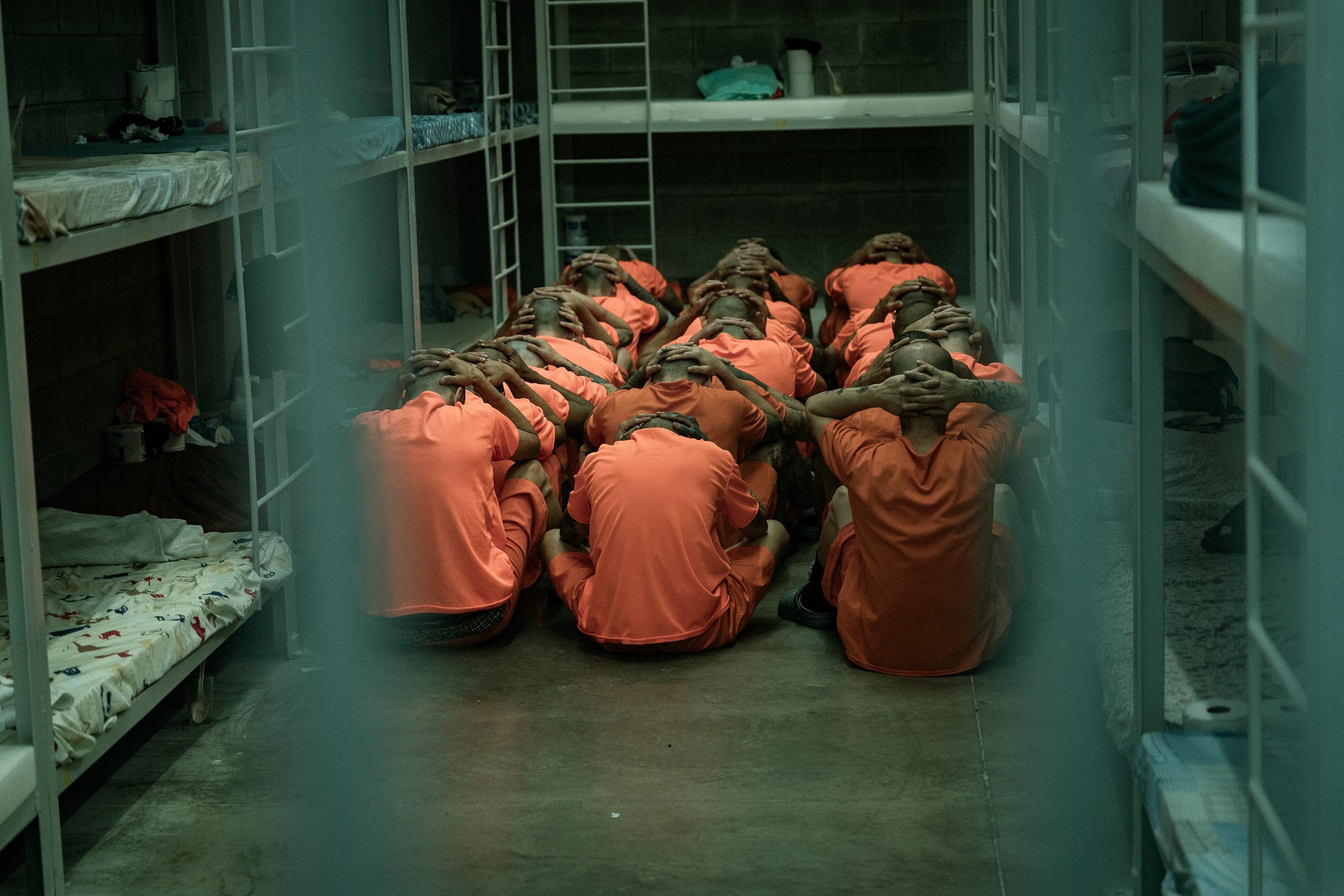 Los primeros 123 reclusos ingresaron este lunes 26 de octubre al Cacco, bajo estrictas medidas de seguridad de la Policía Penitenciaria.