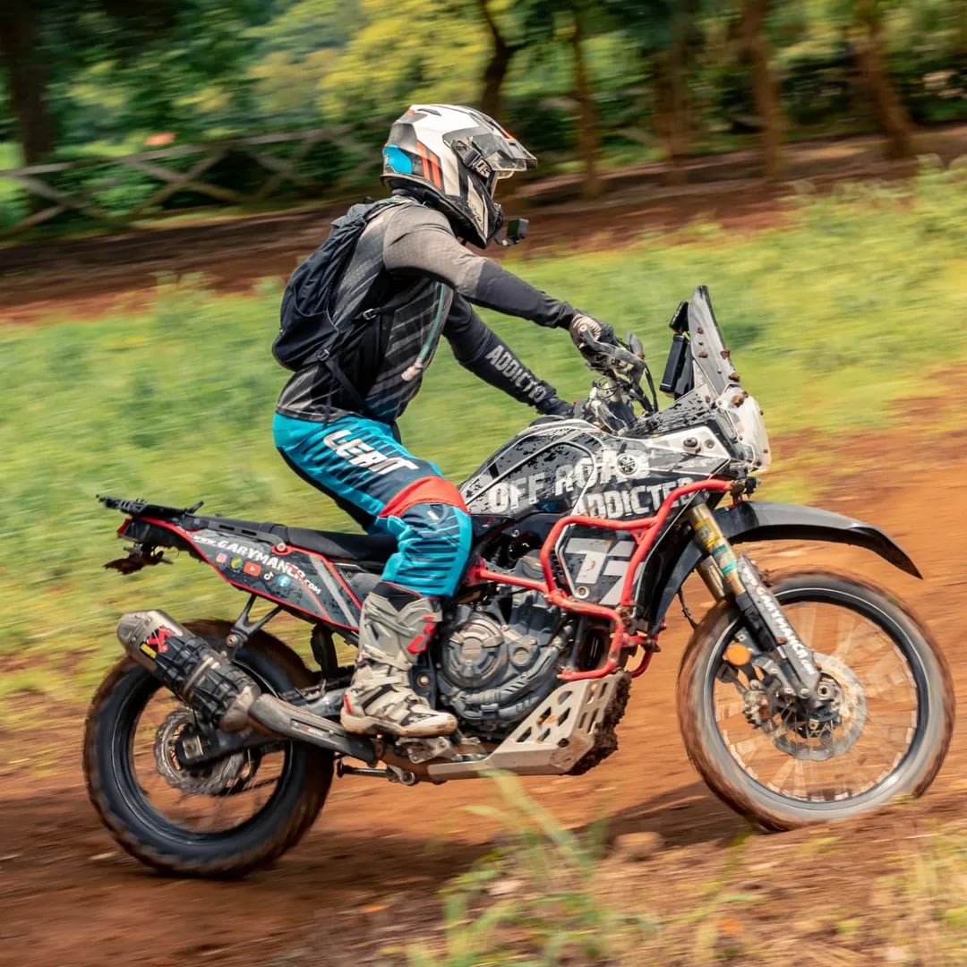 Gary Manzanida Vargas tiene una moto Yamaha Tenere 700 con la que recorre Costa Rica