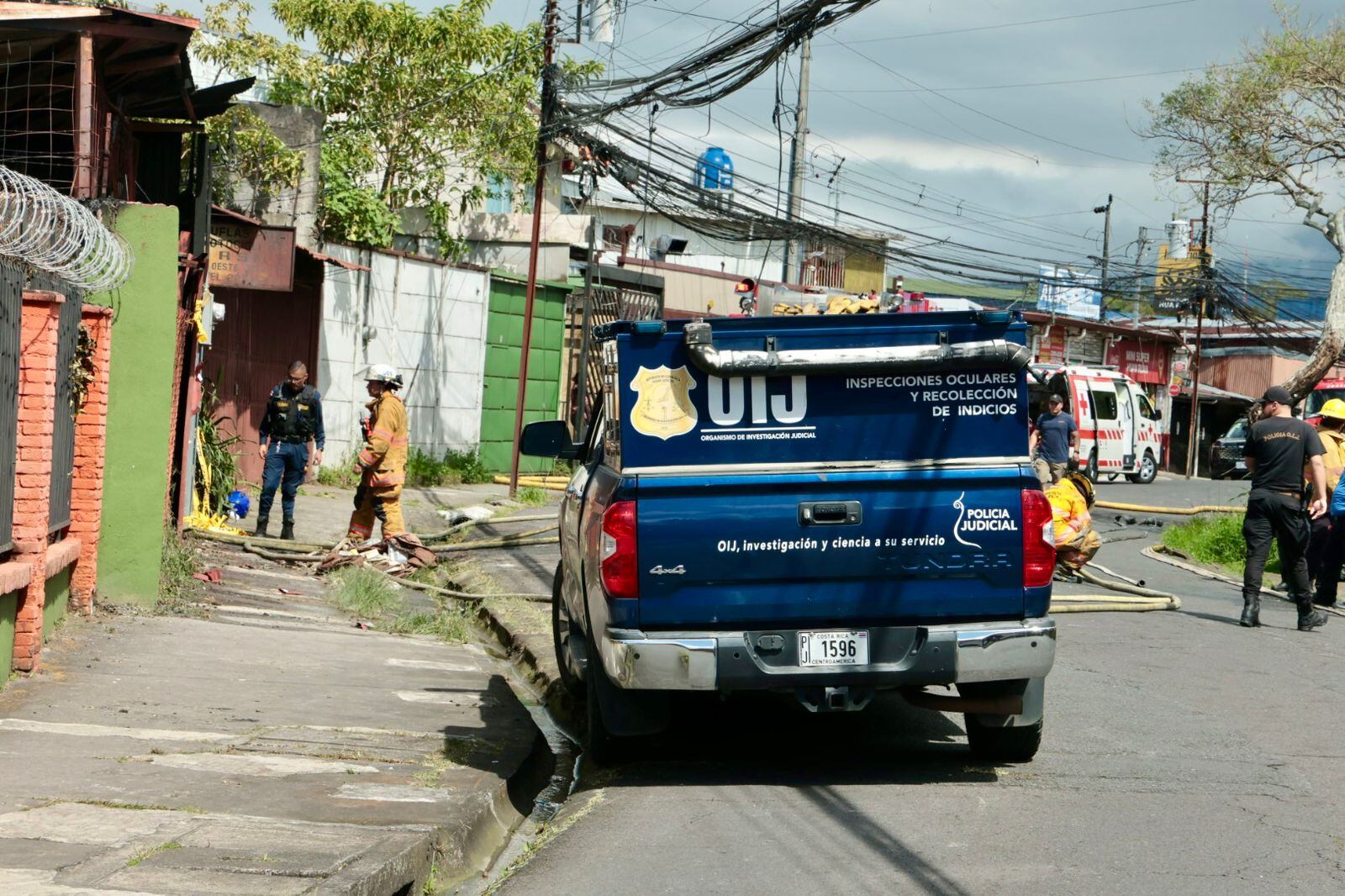 Tres niñas y un adulto fallecieron en un incendio que arrasó con una casa y una ebanistería en Quesada Durán, Zapote este miércoles 17 de diciembre.