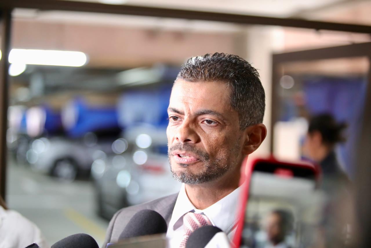 El fiscal general Carlo Díaz brinda declaraciones a la prensa.