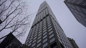 El 432 Park, símbolo del lujo neoyorquino, enfrenta demandas por defectos de construcción y deterioro prematuro.